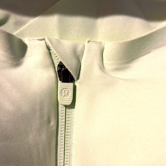 Lululemon Enlite Front-Zip Bra *High Support - Picture 3 of 5